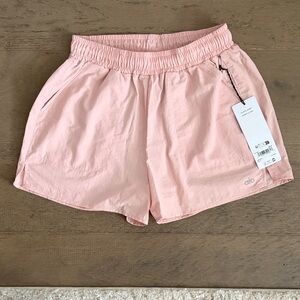 ALO Yoga alumni shorts. Limited color drop color pink quartz